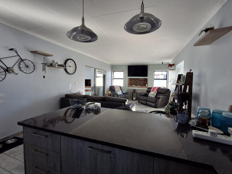 3 Bedroom Property for Sale in Golden Mile Western Cape